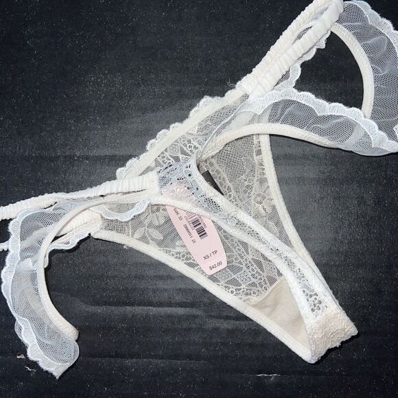 Victoria's Secret XS thong COCONUT White EMBROIDERED LACE DESIGNER COLLECTION - Picture 3 of 4